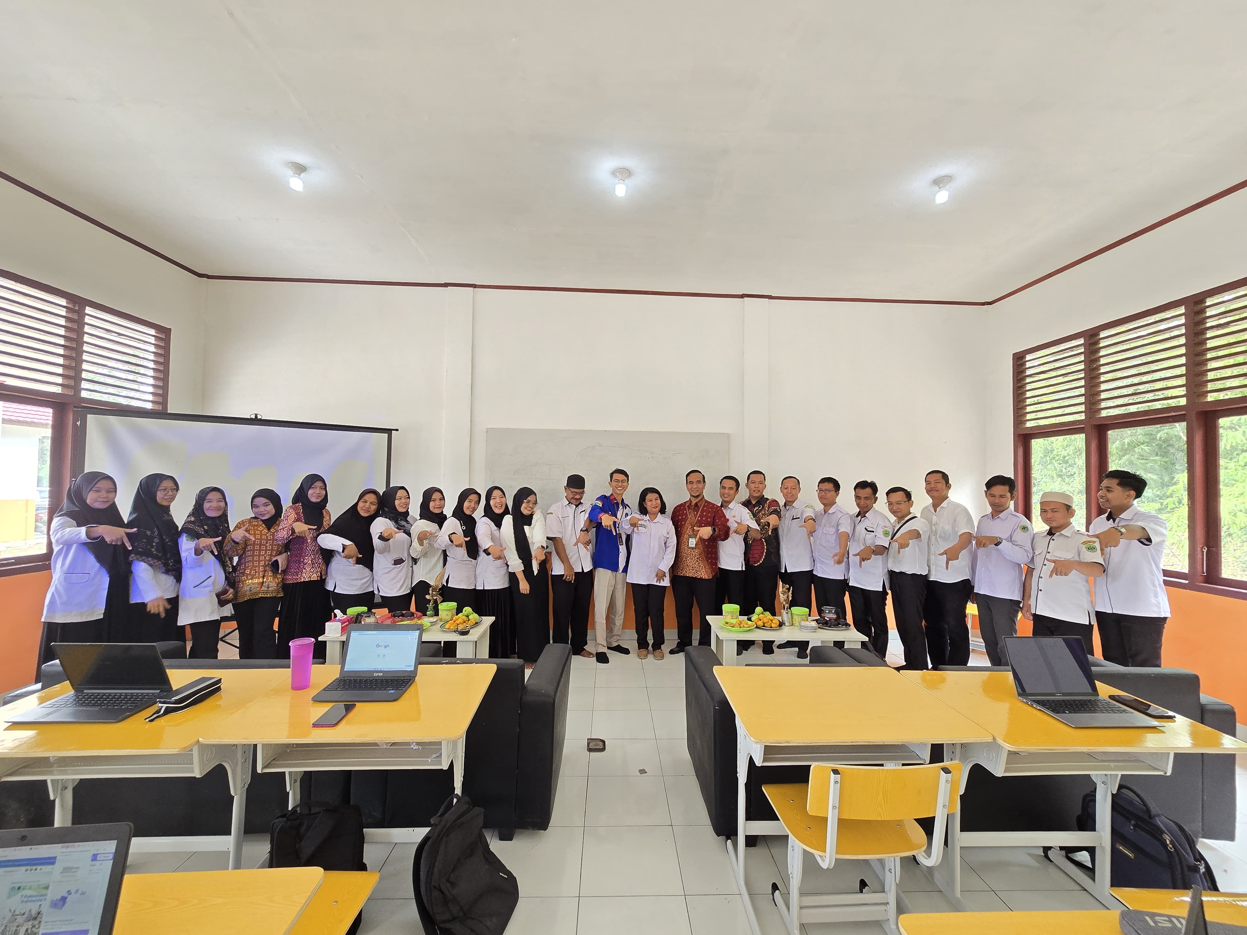Guru Desa Melek Teknologi! Kampung Digital Air Itam Hadirkan Workshop Pembuatan Aplikasi Tanpa Coding dan Pameran Teknologi