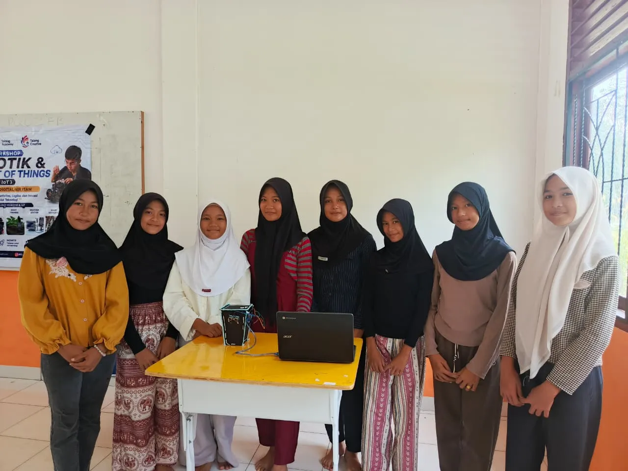 Workshop Robotik & IOT SMP Negeri 7 Penukal
