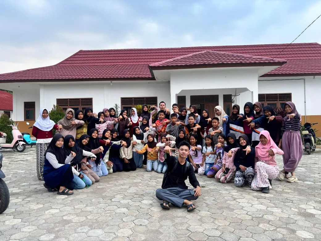 Kegiatan Belajar Coding dengan Siswa Baru